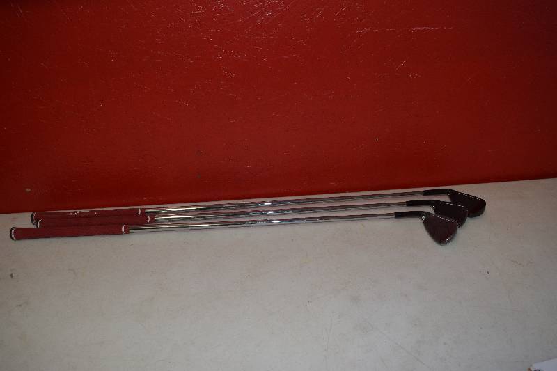 lot 255 image: Exotic Golf Clubs