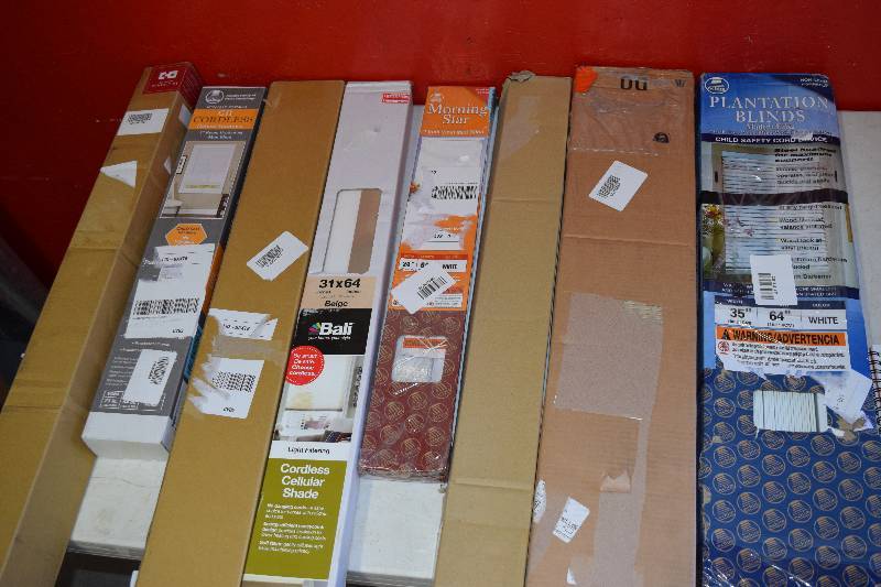 lot 271 image: 8 Mini Blinds
