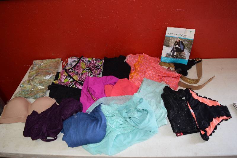 lot 315 image: Womens Clothing