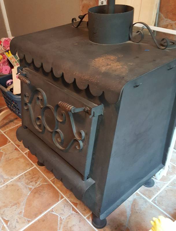 lot 6600 image: This is a 1980s Earth Stove