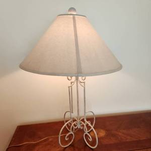 lot 1002 image: Table lamp 34 tall