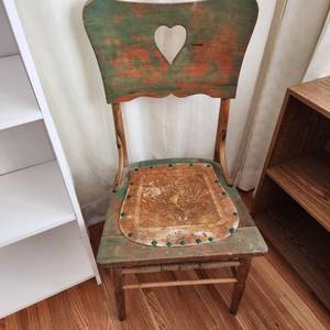 lot 1004 image: Vintage wooden chair 38 tall