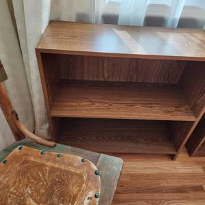 lot 1005 image: 2 shelf cabinet 28 x 30 x 12
