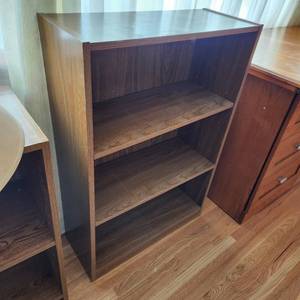 lot 1006 image: 3 shelf cabinet 36 x 24 x 9.5