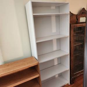 lot 1010 image: White shelf with 4 adjustable shelves 72 x 30 x 12