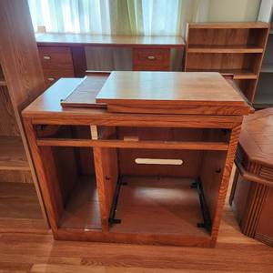 lot 1012 image: Desk 29 x 33 x 18 (missing 2 shelf tabs)