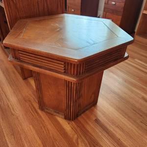 lot 1013 image: Hexagon side table 21 x 25 x 25