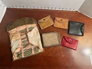 lot 1019 image: Lot of vintage coin pursewallets and nail kit