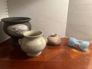 lot 1021 image: Misc Clay potsHome decor inc. tea light candle holder