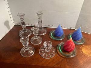 lot 1026 image: Candle holders and trays