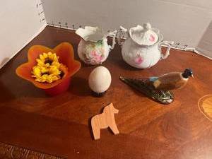 lot 1027 image: Misc home decor