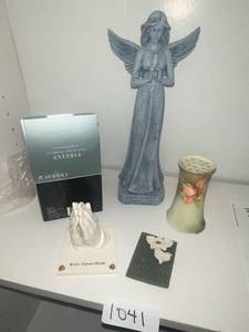 lot 1041 image: Garden Angel, praying hands, figurines