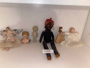 lot 1045 image: Dolls, figurines and angels