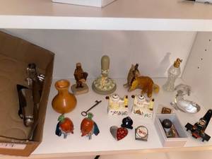 lot 1047 image: Figurines, salt pepper shakers, embosser, foot horn