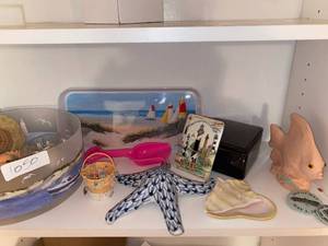 lot 1050 image: Sea shell beach decor, light plate, small plastic shovel