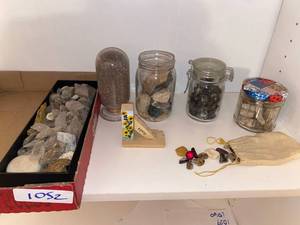 lot 1052 image: Rock collection, slate, precious stones