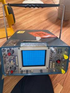 lot 1056 image: Tektronix 465M Oscilloscope ANUSM-425(V)