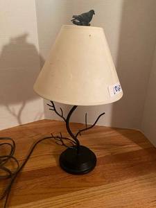 lot 1060 image: Metal bird 20 desk or table lamp