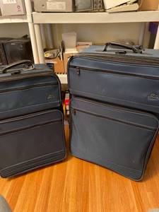 lot 1068 image: Skyway luggage set