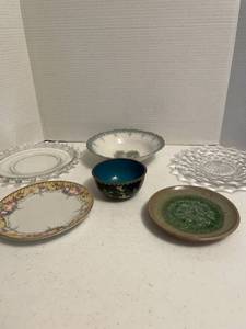 lot 1072 image: Vintage dishes Including Chinese rice bowl