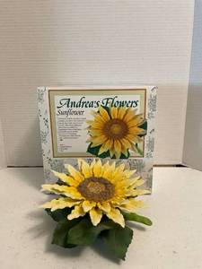 lot 1081 image: Andreas flowers ceramic sunflower