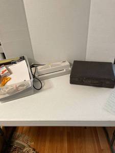 lot 1133 image: Vintage artist box, 9 inch Hot laminator and supplies