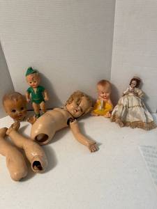lot 1134 image: Antique and vintage doll parts