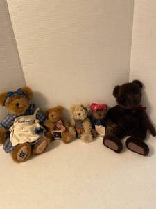 lot 1143 image: Boyds Bears