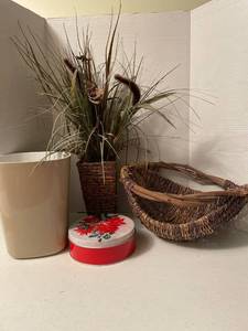 lot 1147 image: Waste can, artificial plant arrangement, basket and tin