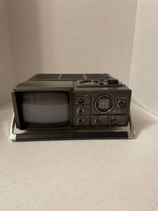 lot 1152 image: Vintage Sylvania mini combo TV and radio