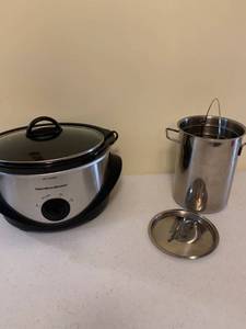 lot 1210 image: Hamilton Beach crock pot and vegetable cooker