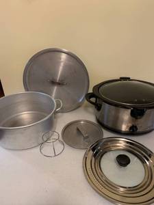 lot 1211 image: Crockpot, misc lids and wide pot