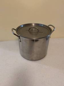 lot 1214 image: 12 qt stockpot