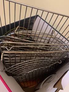 lot 1216 image: Various size cooling racks