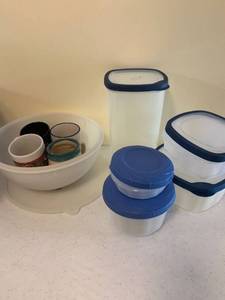 lot 1224 image: Storage containers and coffee mugs