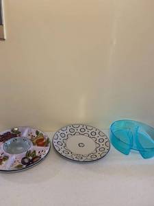 lot 1235 image: Serving plate, hors doeuvres dish and chip bowl