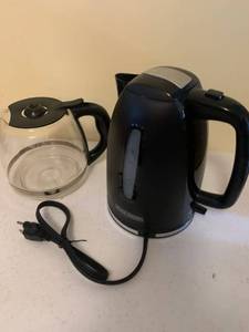 lot 1327 image: Black and Decker carafe and replacement glass coffee maker pot
