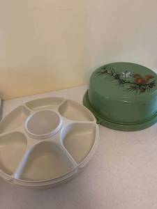lot 1330 image: Tupperware vegetable plate and cake tin