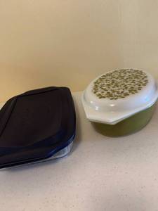 lot 1334 image: Pyrex baking pans