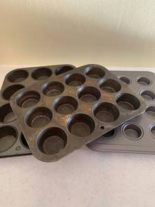 lot 1340 image: Muffin pans