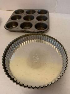 lot 1347 image: Muffin and pie pans