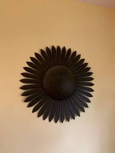 lot 1350 image: Metal sunflower, 23 inches