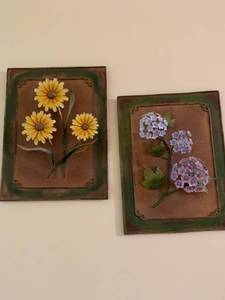 lot 1354 image: 2 Metal wall hangings 9 x 12