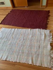 lot 1405 image: Throw rugs 60x36 and 60x 41