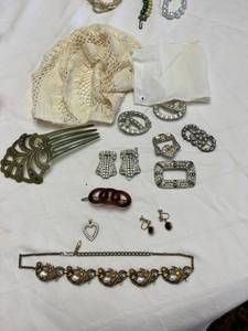 lot 1901 image: Ladies jewelry