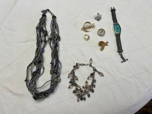 lot 1903 image: Ladies jewelry