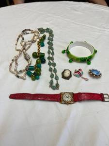lot 1906 image: Ladies jewelry