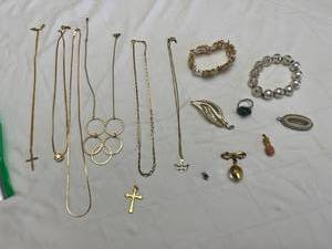 lot 1907 image: Ladies jewelry