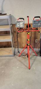 lot 2004 image: Utilities dual halogen worklight adjustable