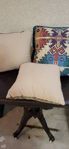 lot 2012 image: Throw pillows